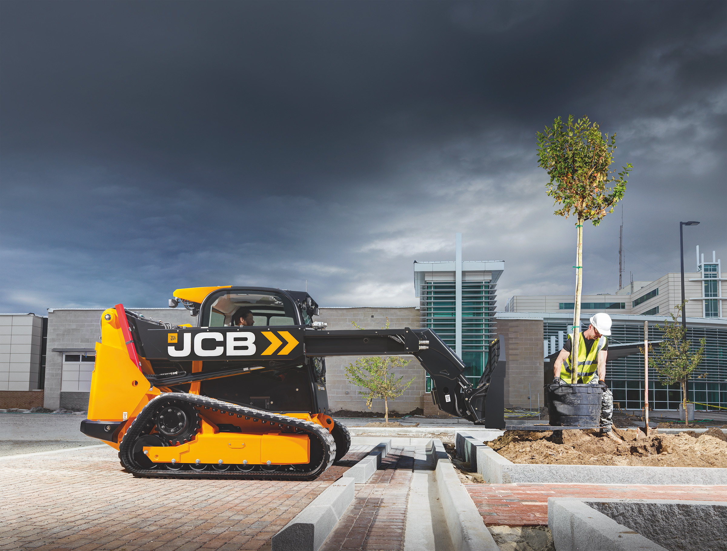 The JCB Teleskid is the world’s only skid steer and compact track loader with a telescopic boom, allowing operators to lift higher, reach further and dig deeper than ever before.