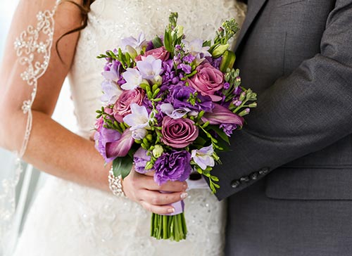 2018 Wedding Trends: Bold Purple Flowers