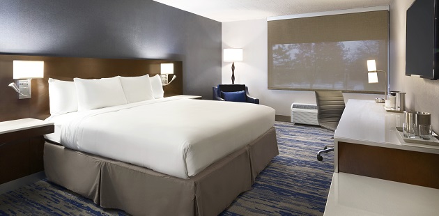 Radisson Detroit Airport Hotel Guest Room