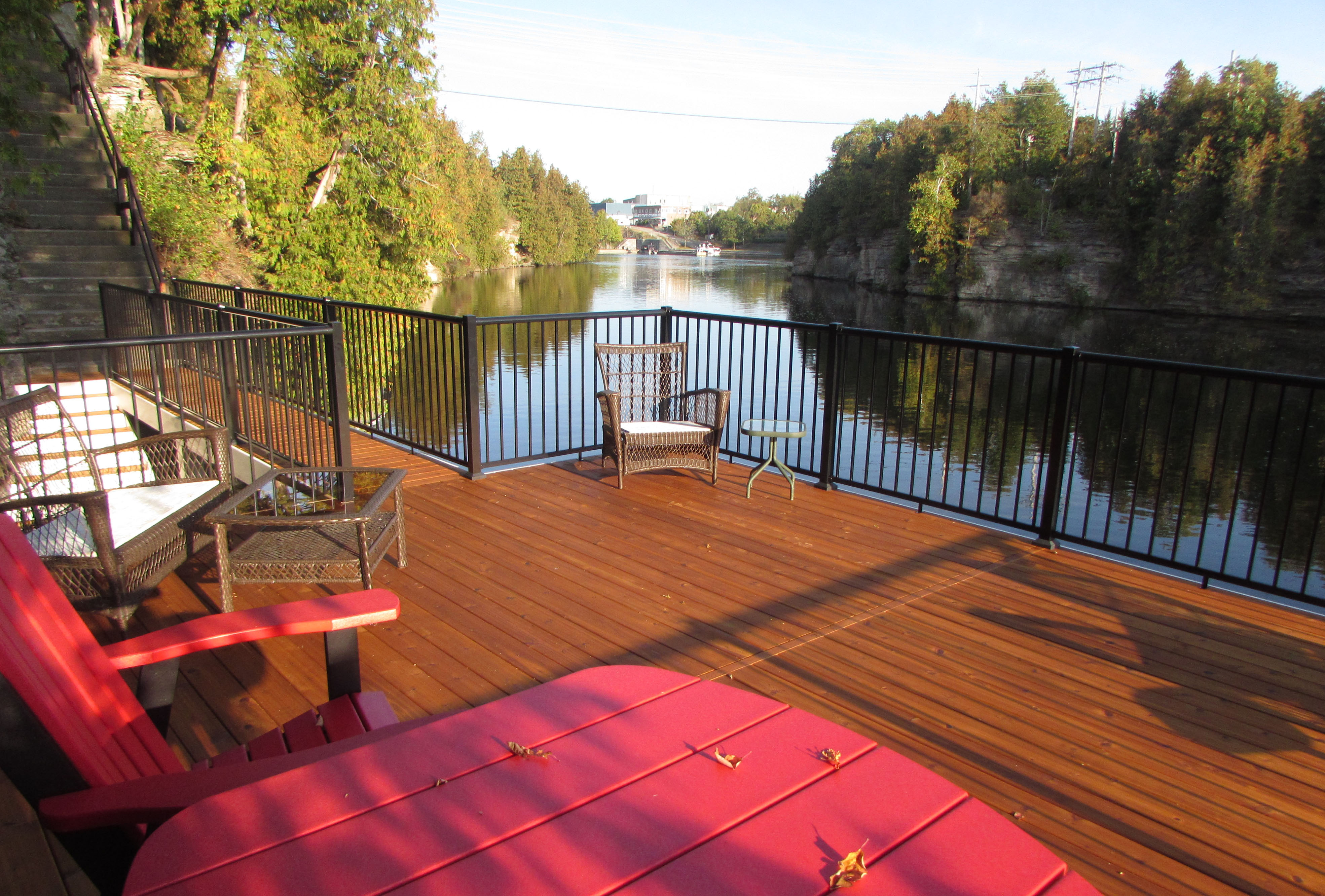 Jon Witt's award-winning deck used the CAMO Edge Fastening System to achieve a fastener-free surface.