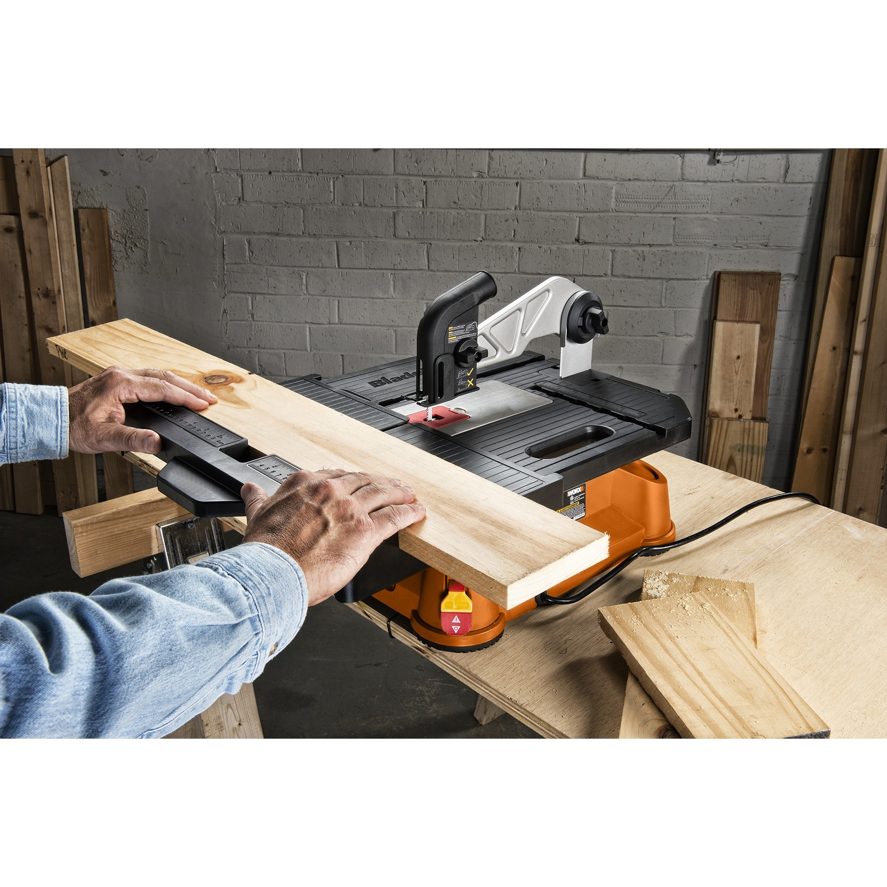 WORX BladeRunner Crosscut Sled slides on a center groove for a perfectly aligned cut.