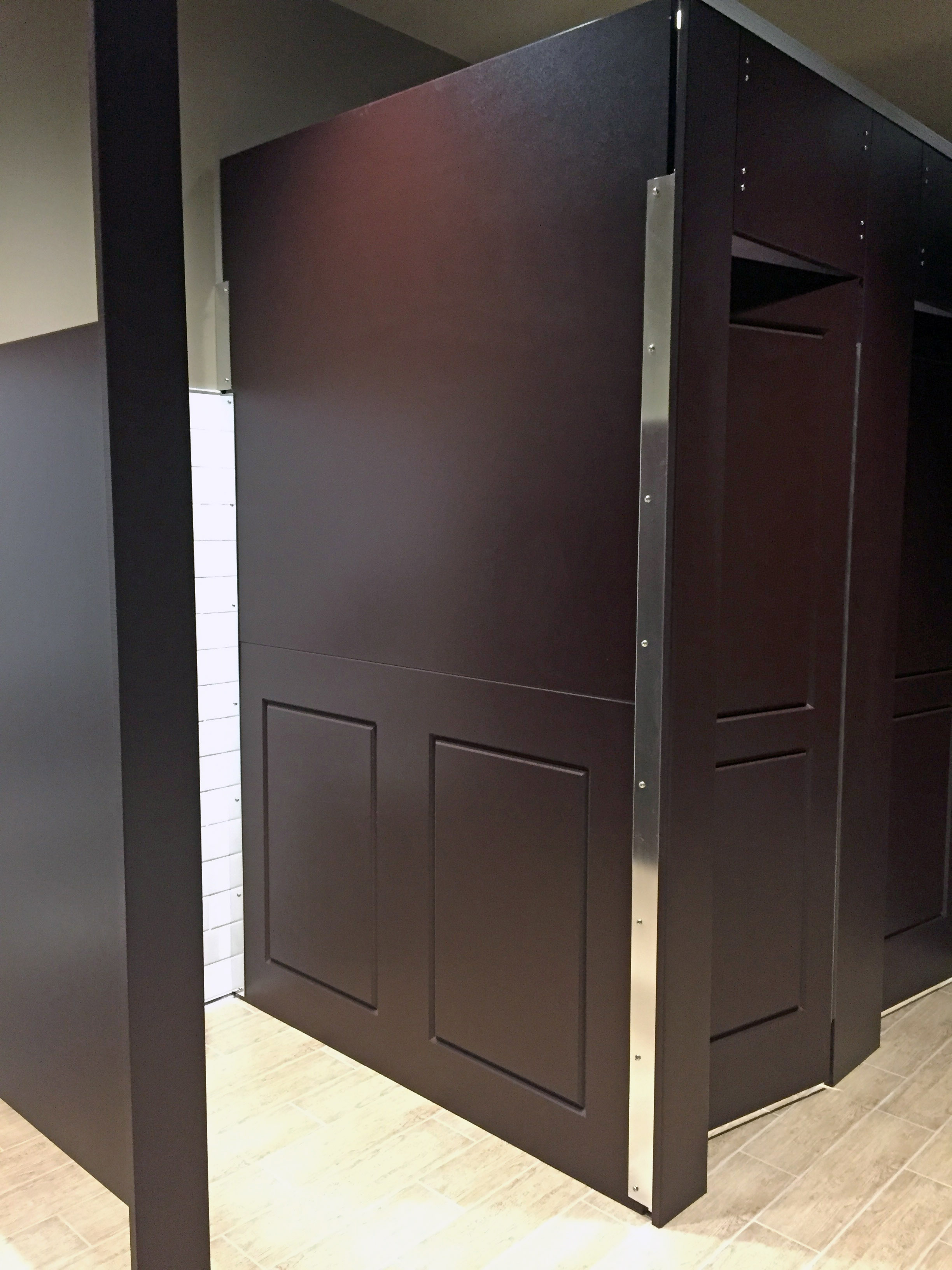 SRBX chose Aria Partitions in Mahogany color to complement their rich color motif.