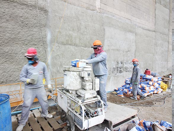 Right tools for the job: The Jucazinho Dam concrete walls were treated with a combination of: PENETRON INJECT FLEX, a spray applied sealer; PENESEAL PRO; and PATCHLINE SM, a polymer-modified mortar.