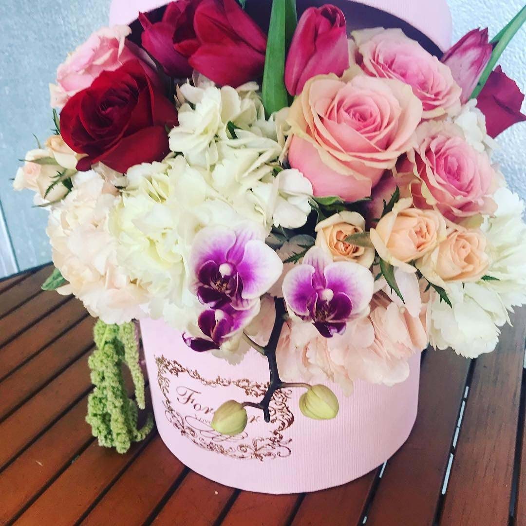 Elegant Hat Box Pink Flower Arrangement by Sylvia Lozano at Growers Direct Flowers