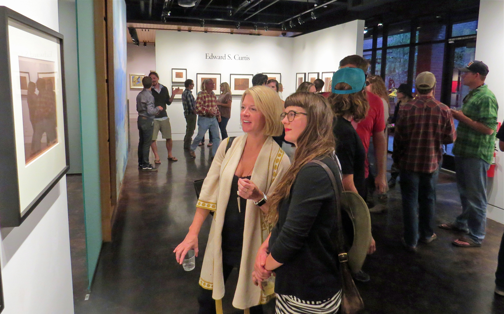 The Palates & Palettes Gallery Walk is another popular event of the Jackson Hole Fall Arts Festival where art enthusiasts browse more than 50 local art galleries.