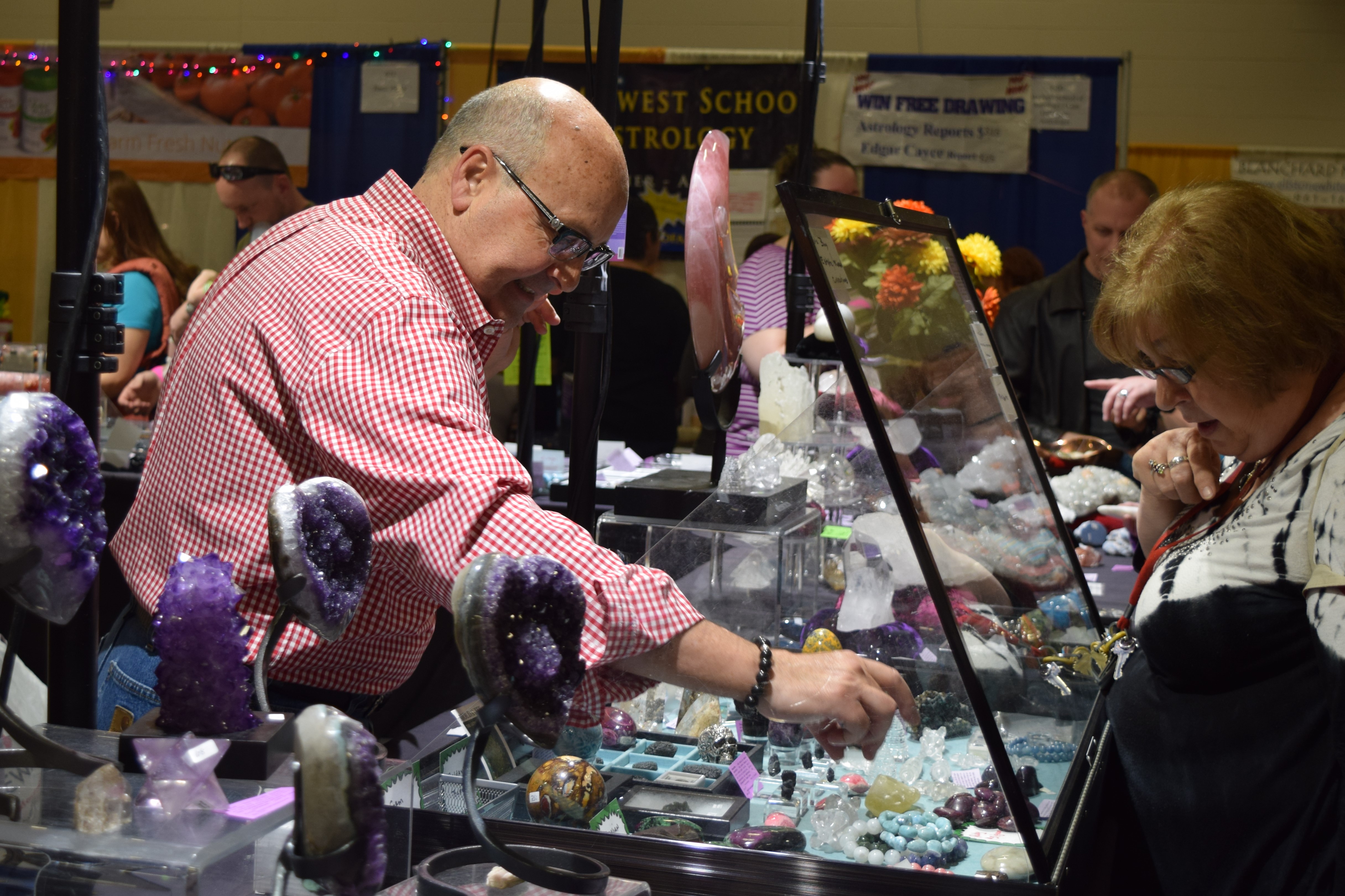 Geodes, minerals and gems at Victory of Light.