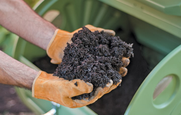 Perfect for small gardens, the compost tumbler can make compost in as little as 4-6 weeks.