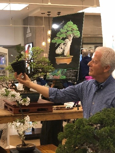 Bonsai experts from Oakland’s Bonsai Garden at Lake Merritt led sessions sponsored by Suzhou Tourism at the Macy's Flower Show.