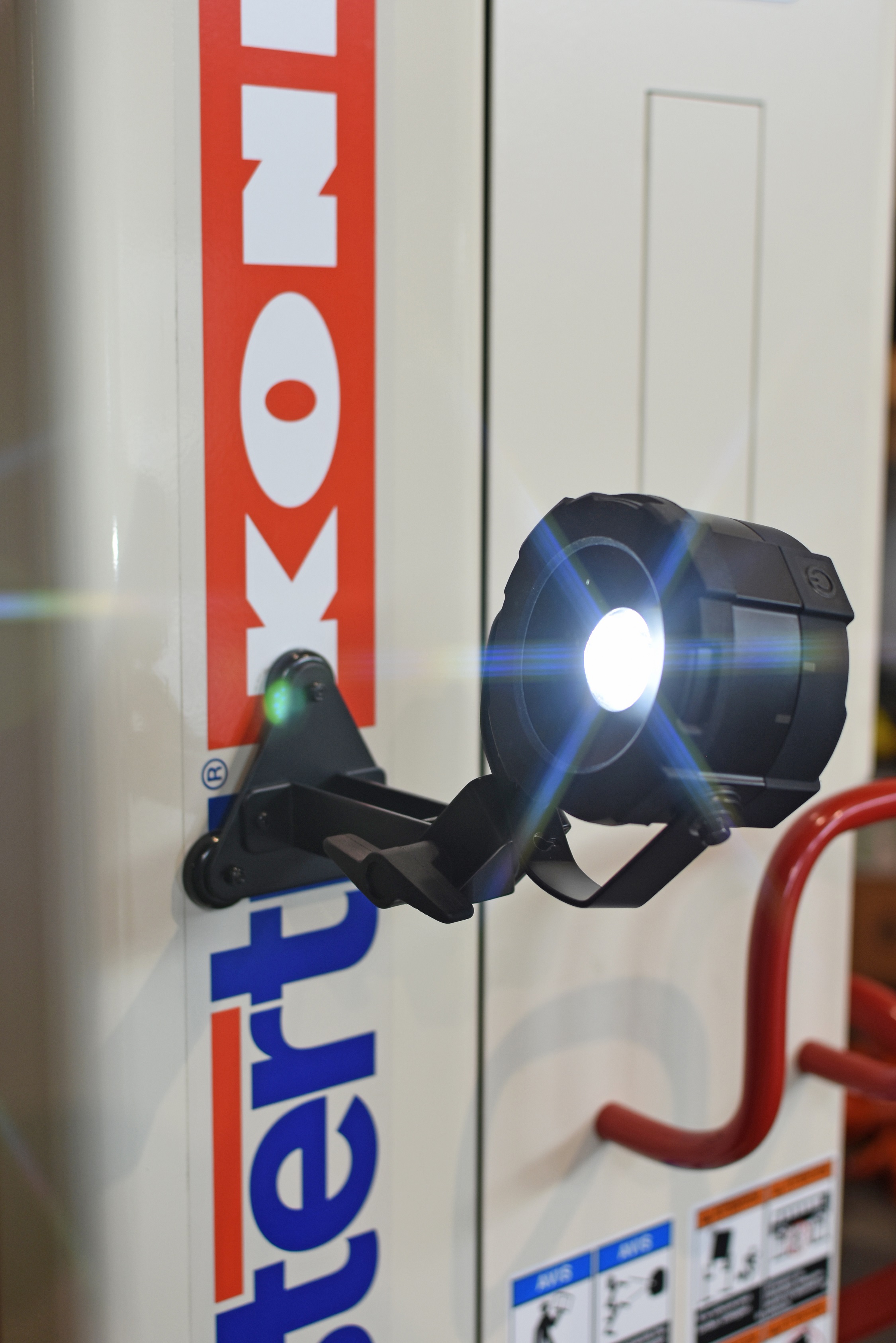 Stertil-Koni Palm Light - The Magnetic LED Lighting Solution