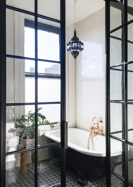 Bendheim’s Restoration Glass® in the master bathroom of this 19th century landmark residence.