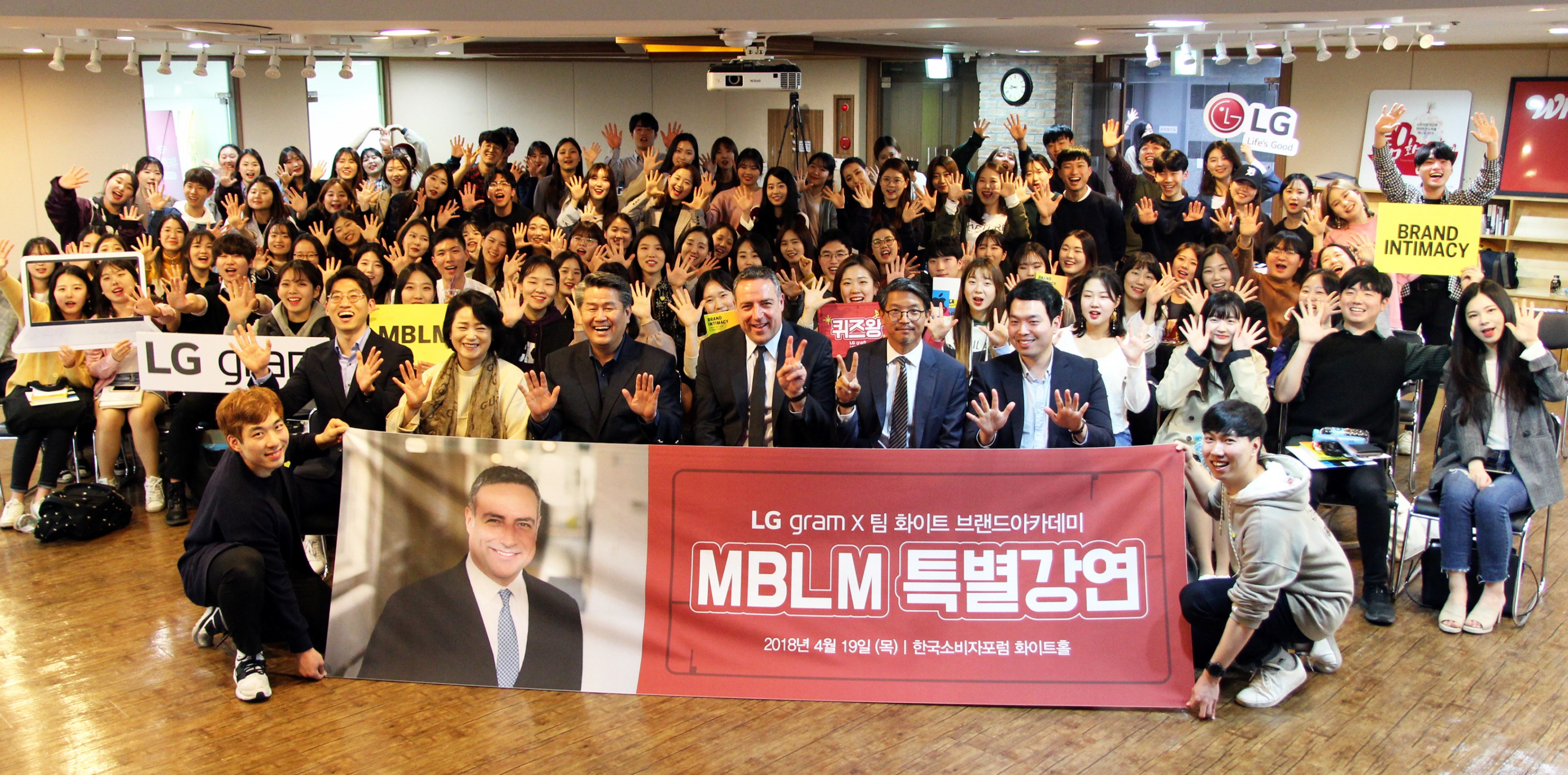 Mario Natarelli, Managing Partner, MBLM, at the Customer Loyalty Awards Ceremony in Korea