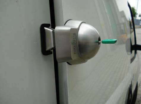 A single, reversible key quickly unlocks the door and can stay with the operator.