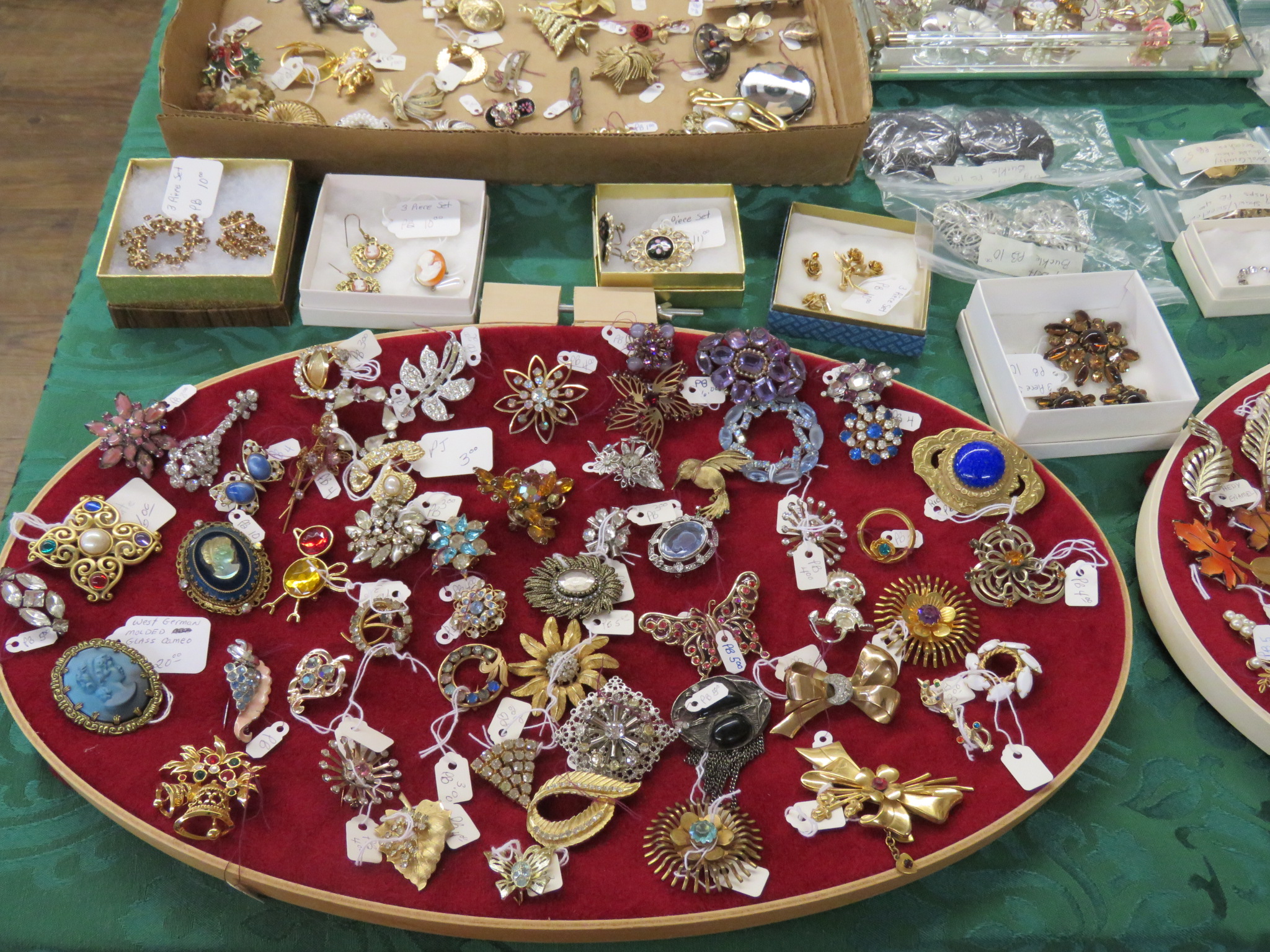 Paula's Jewelry for Sale at Trucklode Collectibles
