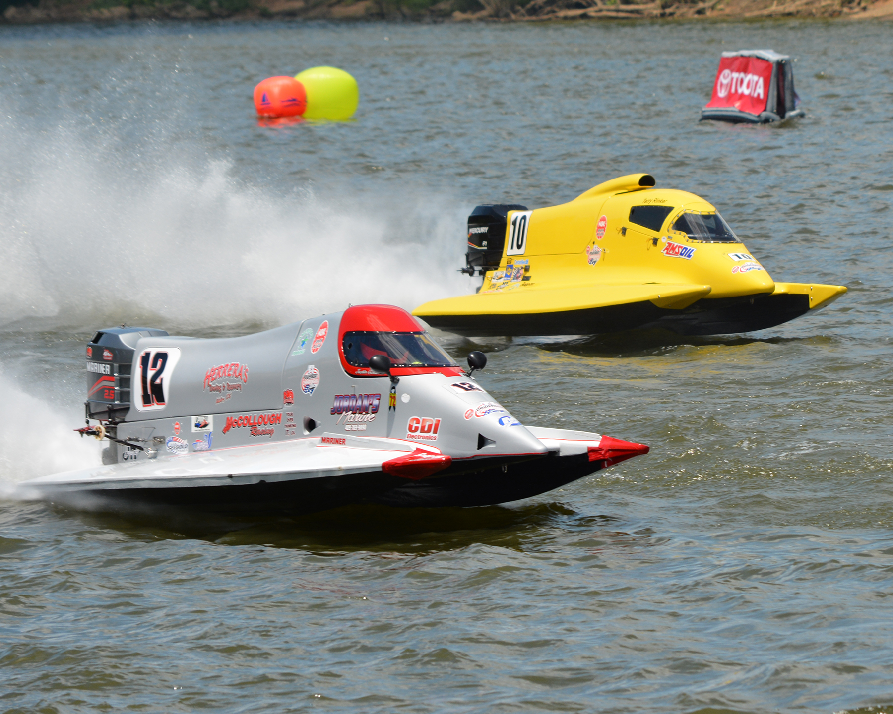 Fans will gather at Riverfront Park on Lower Broadway in downtown Nashville, TN to witness the 120+ mph, deck-to-deck boat racing action on the tight Cumberland River course