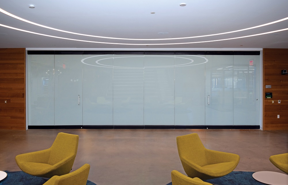 When called for, this unique product allows the all glass panels to be used as a projection screen or whiteboard.