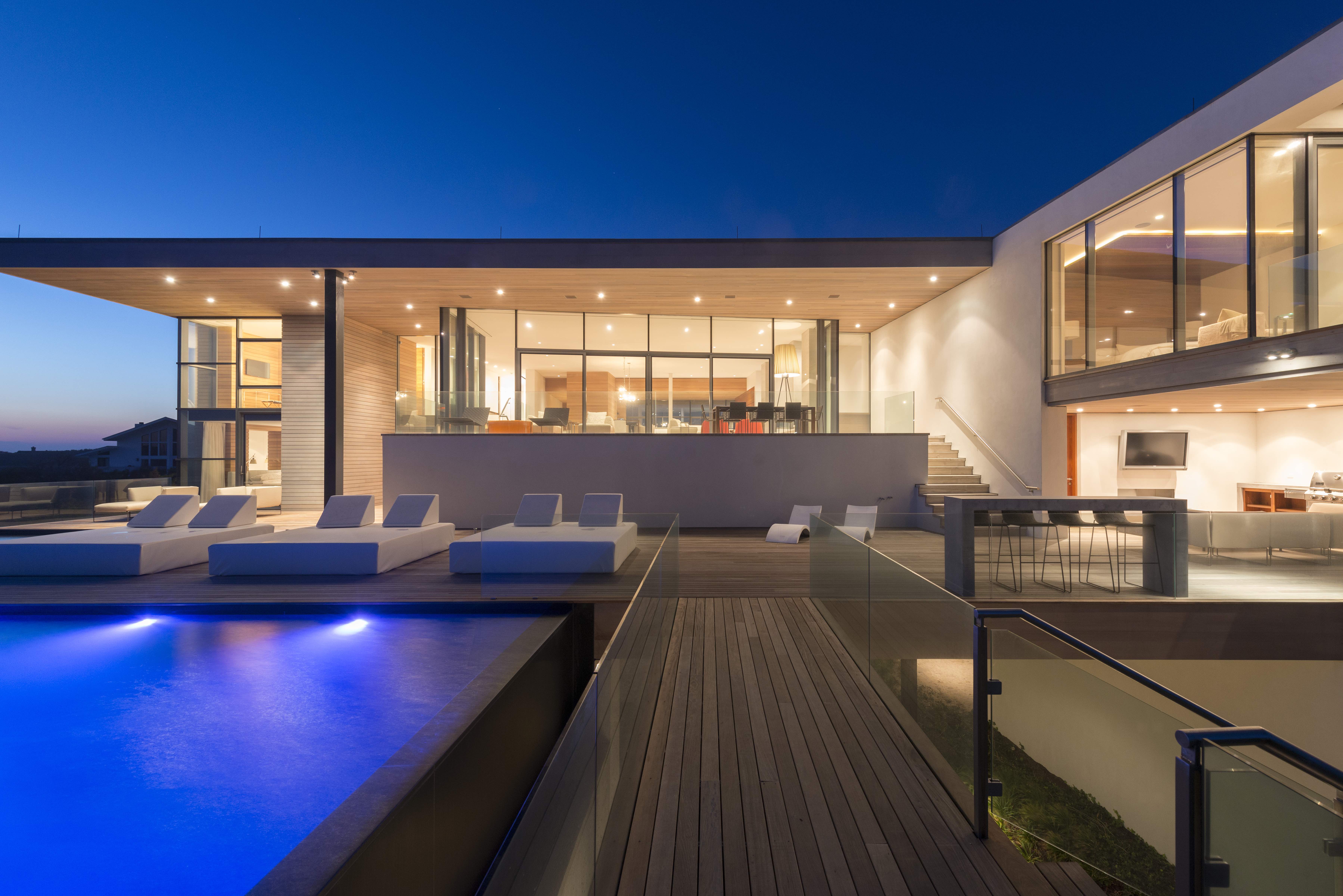 A modern beachfront home in Bridgehampton, NY constructed by Ben Krupinski Builder as designed by Barnes Coy Architect. Photo: Paul Domzal