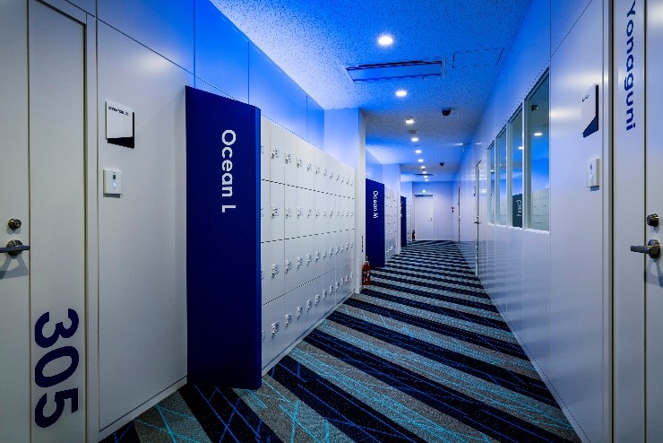 Hallway / Locker room