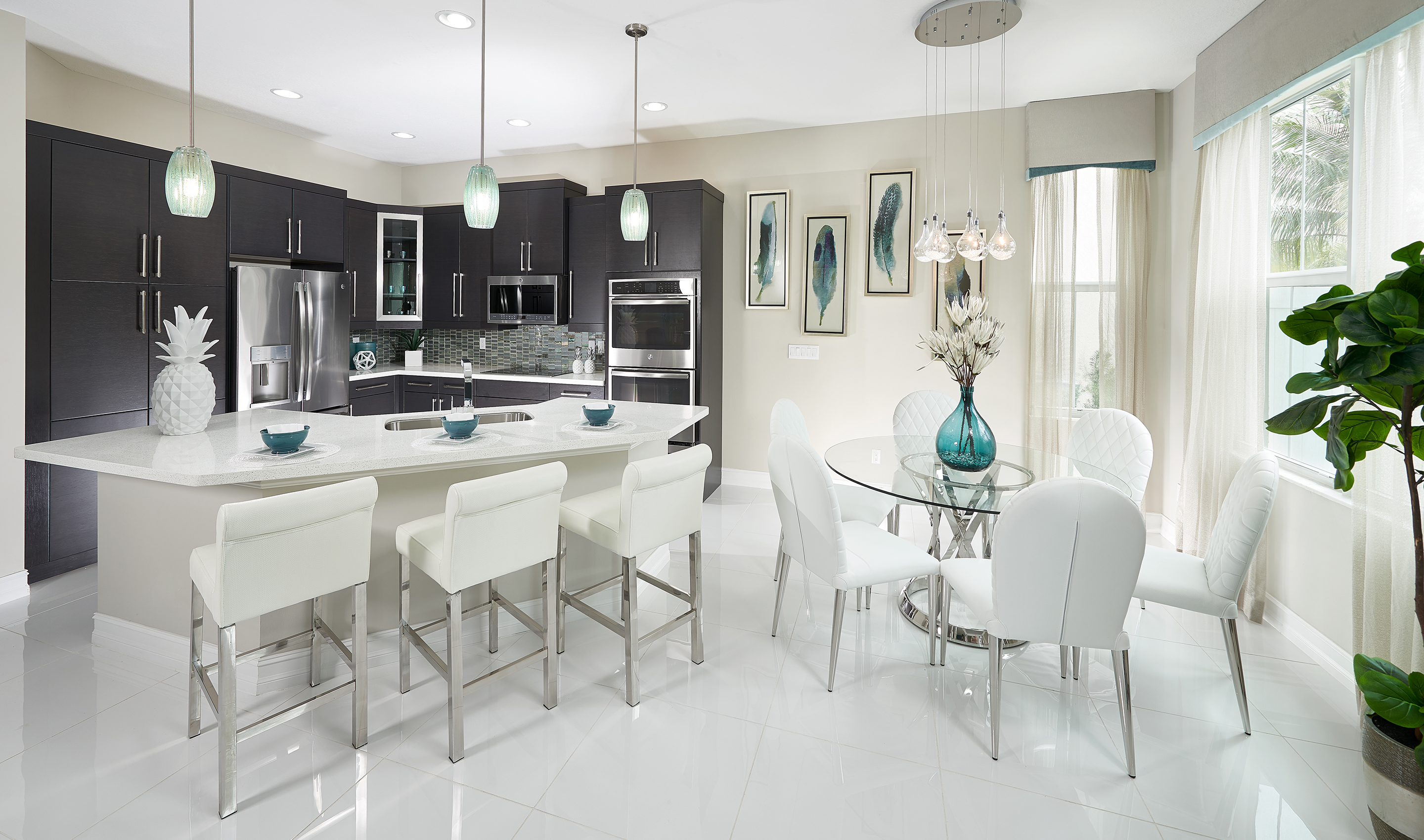 Designer kitchens at Hampton Cove feature an impressive curved island with breakfast bar, granite countertops, recessed lighting, and energy-saving GE® stainless steel appliances.