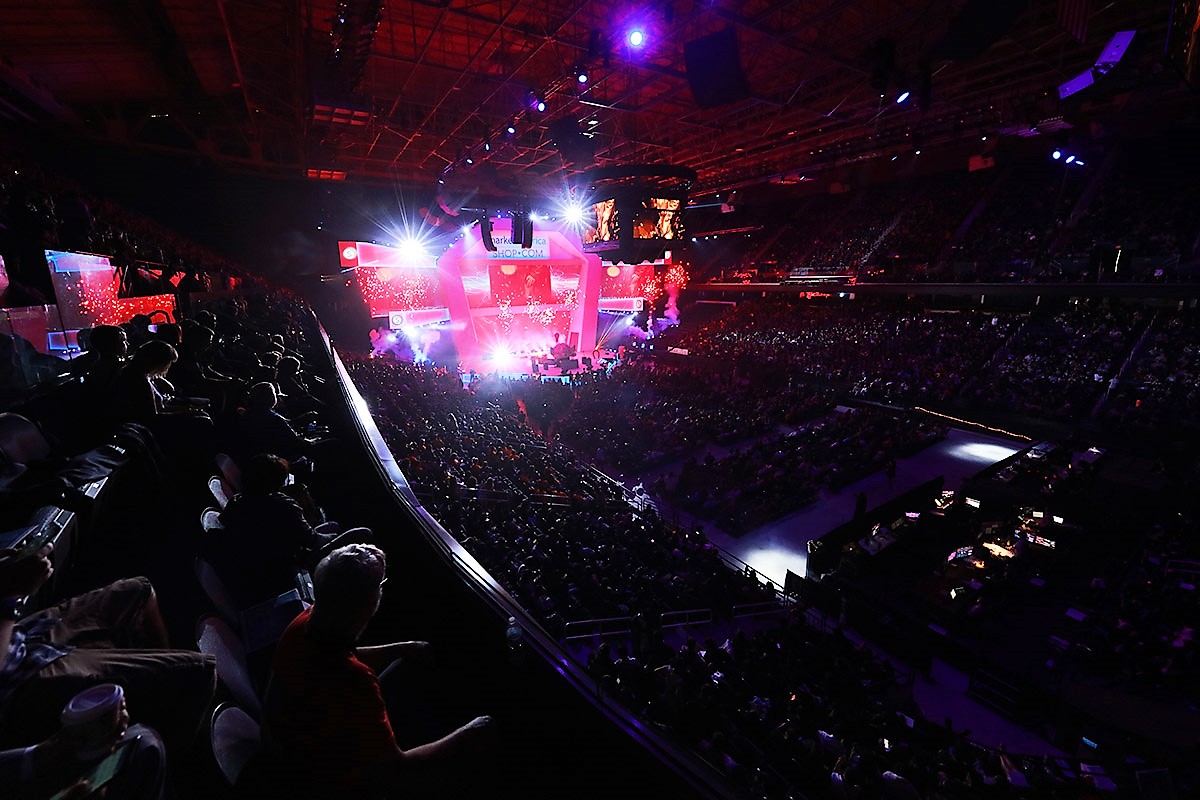 25,000 entrepreneurs from around the world pack the Greensboro Coliseum for MAIC2018