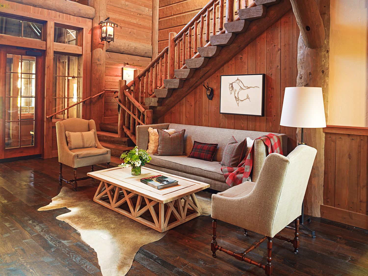 The Snake River Sporting Club’s intimate seating areas by WRJ Design create home-away-from-home comfort that combines rustic and contemporary for timeless appeal (photo by David Swift).
