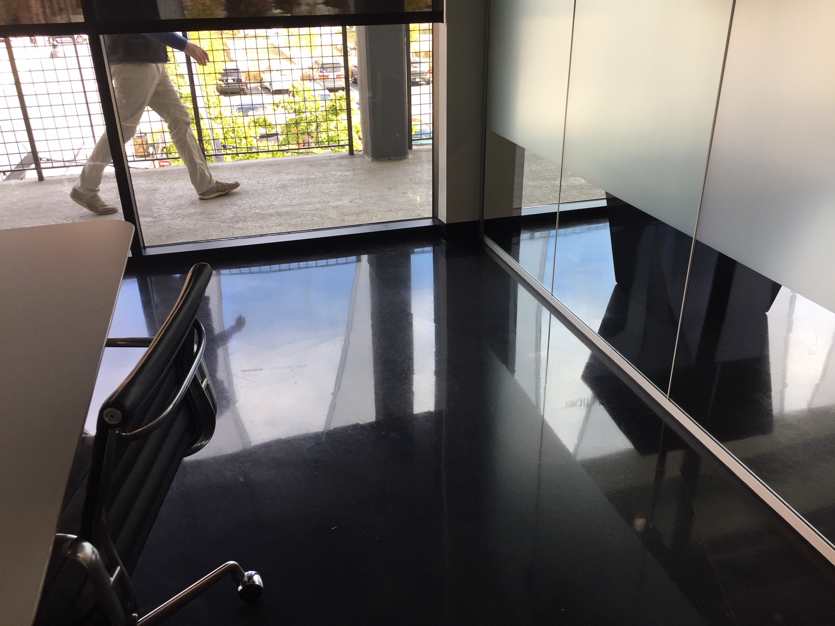Smooth as Glass: The quick-setting RENEW WS flooring overlay from PSP can restore and renew distressed concrete floors and can be easily polished to a high shine – virtually maintenance-free.