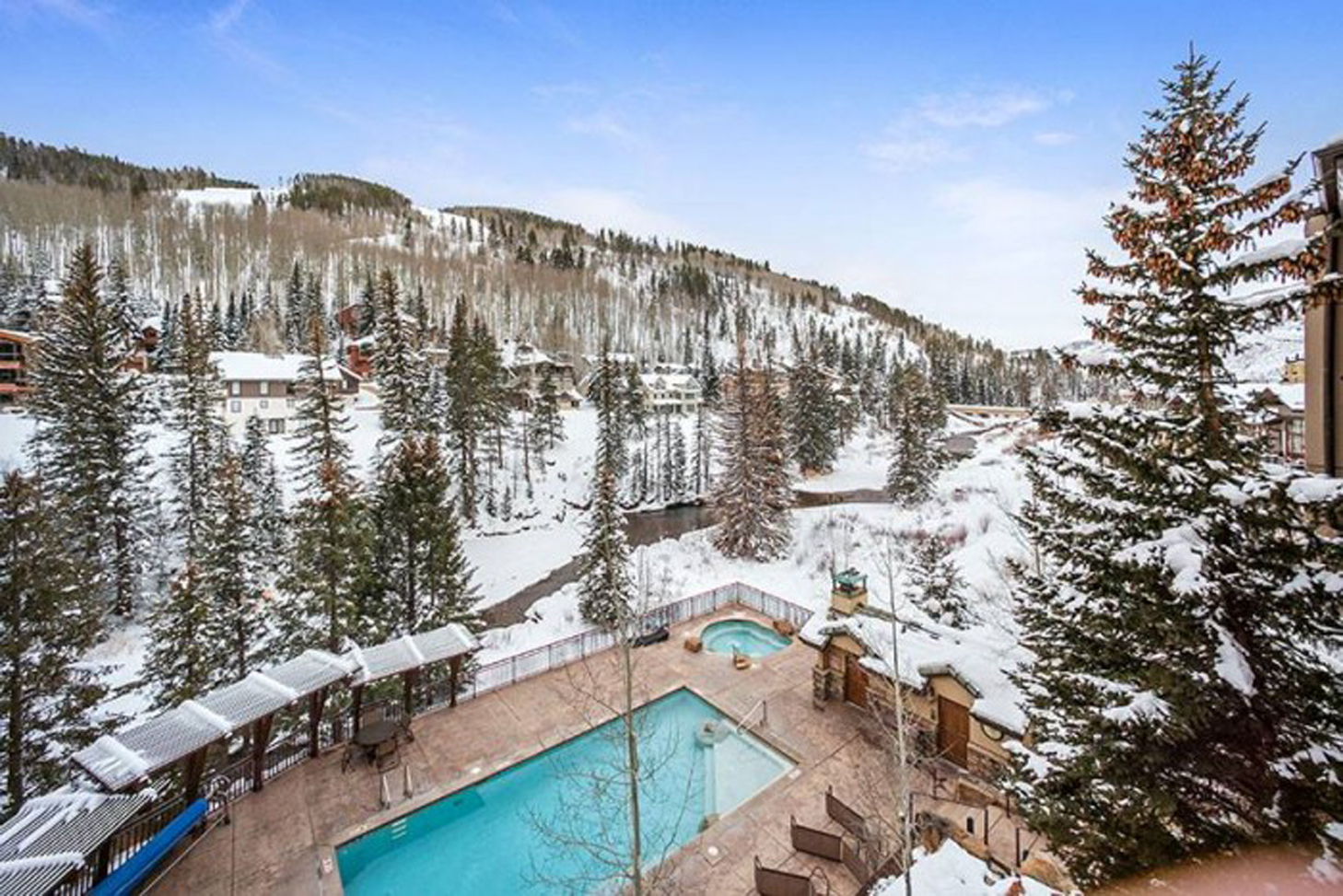 With views of Vail Mountain and Gore Creek, Antlers at Vail hotel’s year-round outdoor pool and hot tubs are perfect for relaxing after a long day of skiing and Thanksgiving fun.