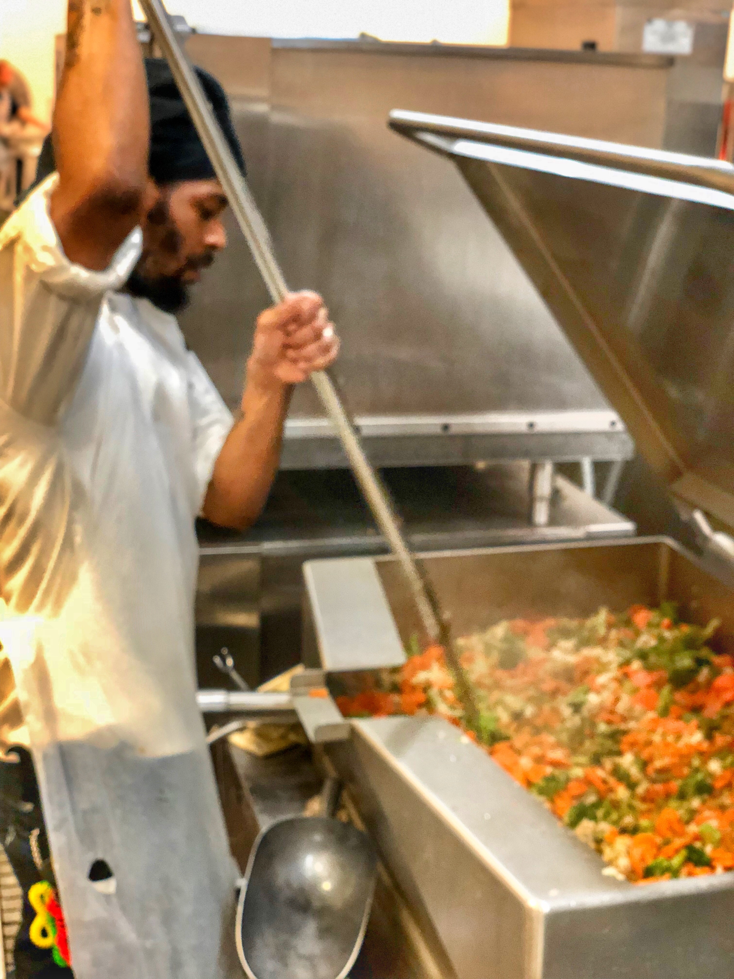 New Orleans chefs prepare meals at Second Harvest Foodbank for Hurricane Florence victims