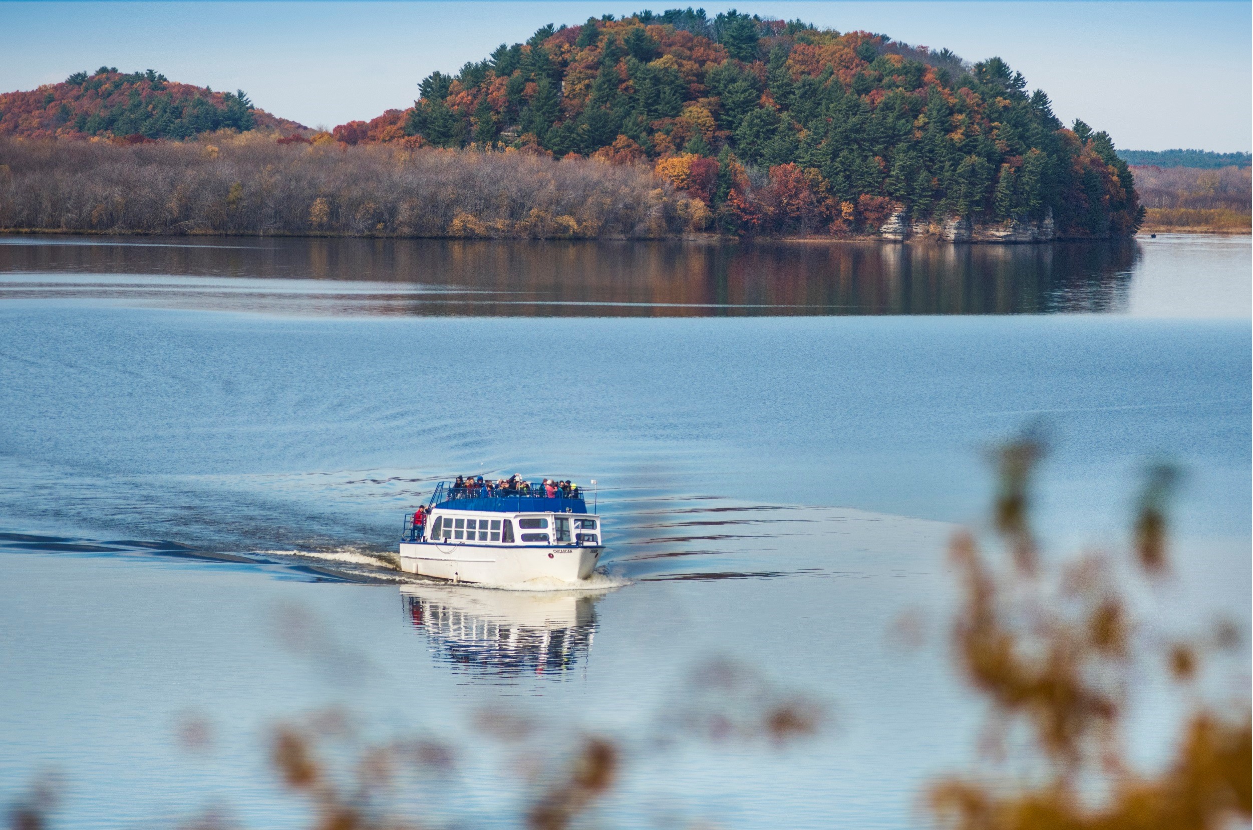 Clear fall days make for great viewing of fall color along the Wisconsin River in Wisconsin Dells.