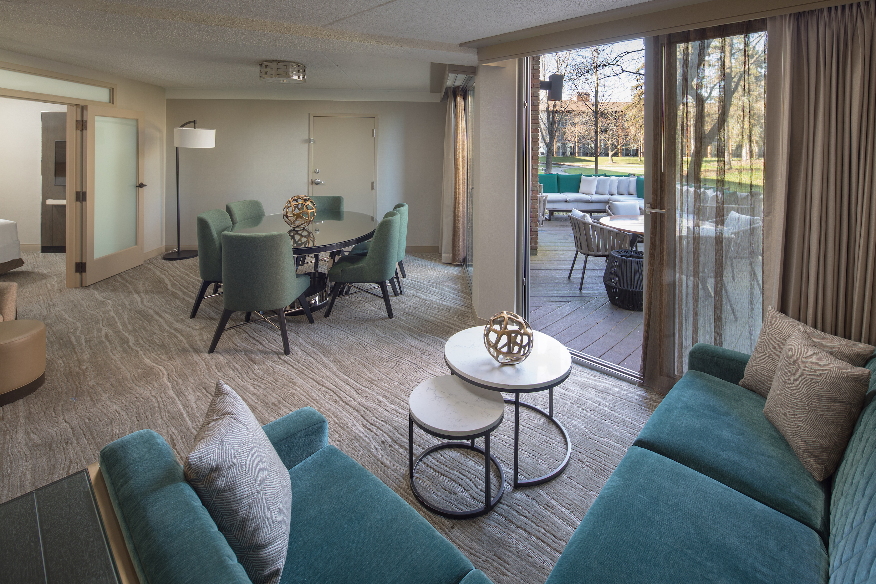 Suite with Patio, Lincolnshire Marriott Resort