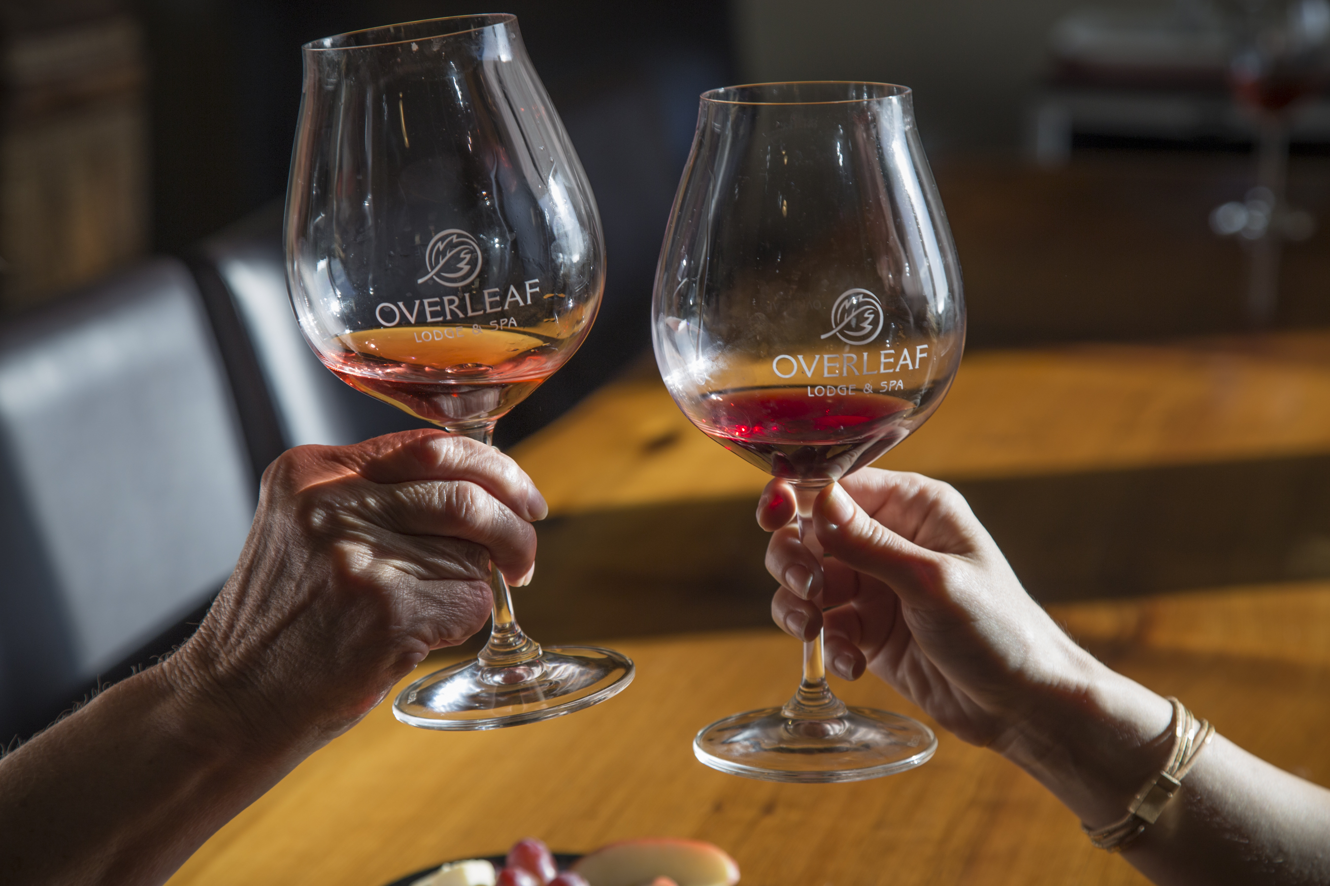 Overleaf Lodge & Spa serves delicious local Oregon wines at their complimentary happy hour.