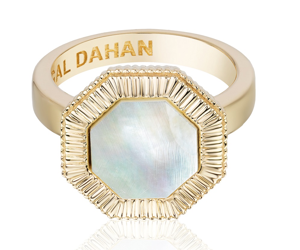 Octaday Ring in 18K yellow gold with mother of pearl