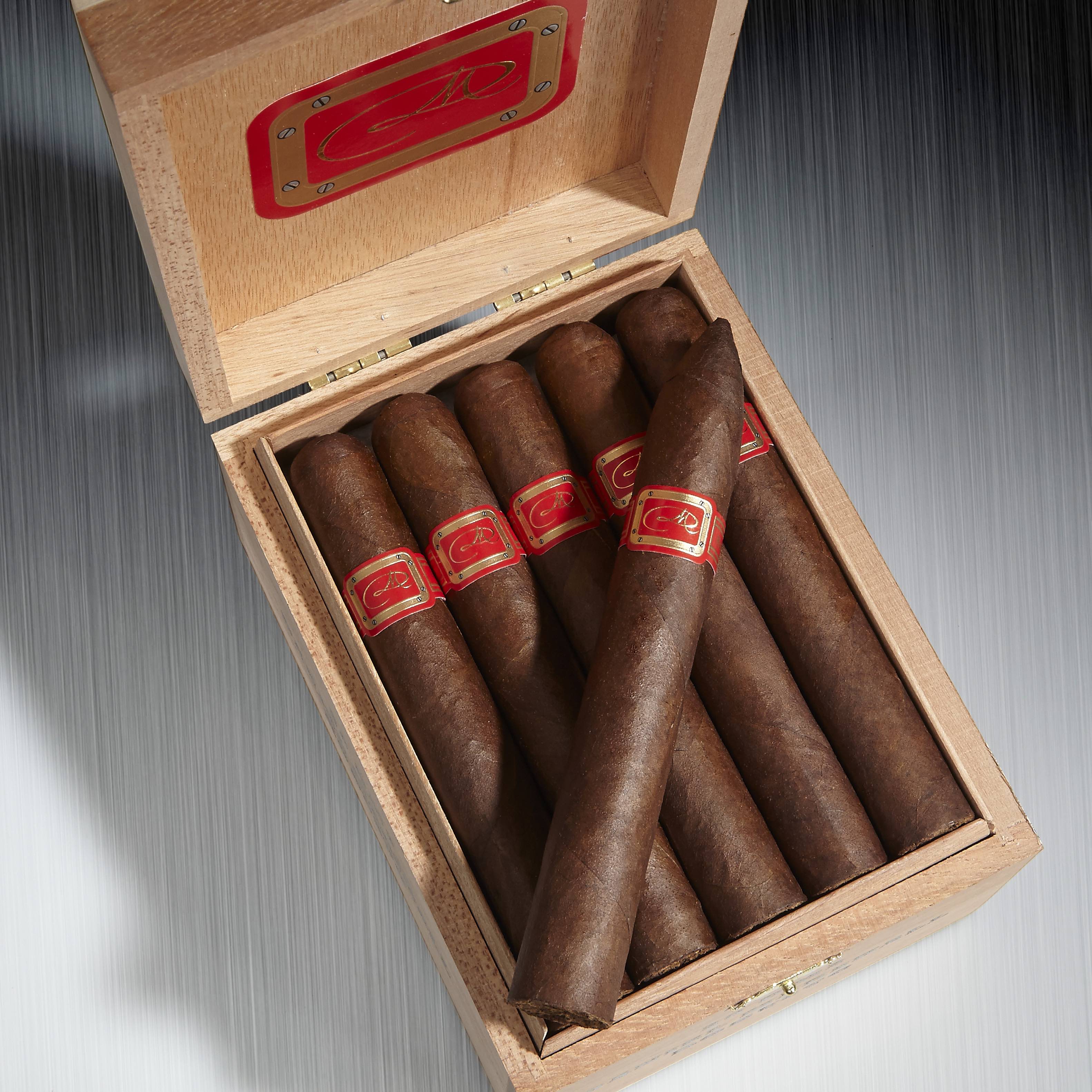 Daniel Marshall Red Label Robusto in Box