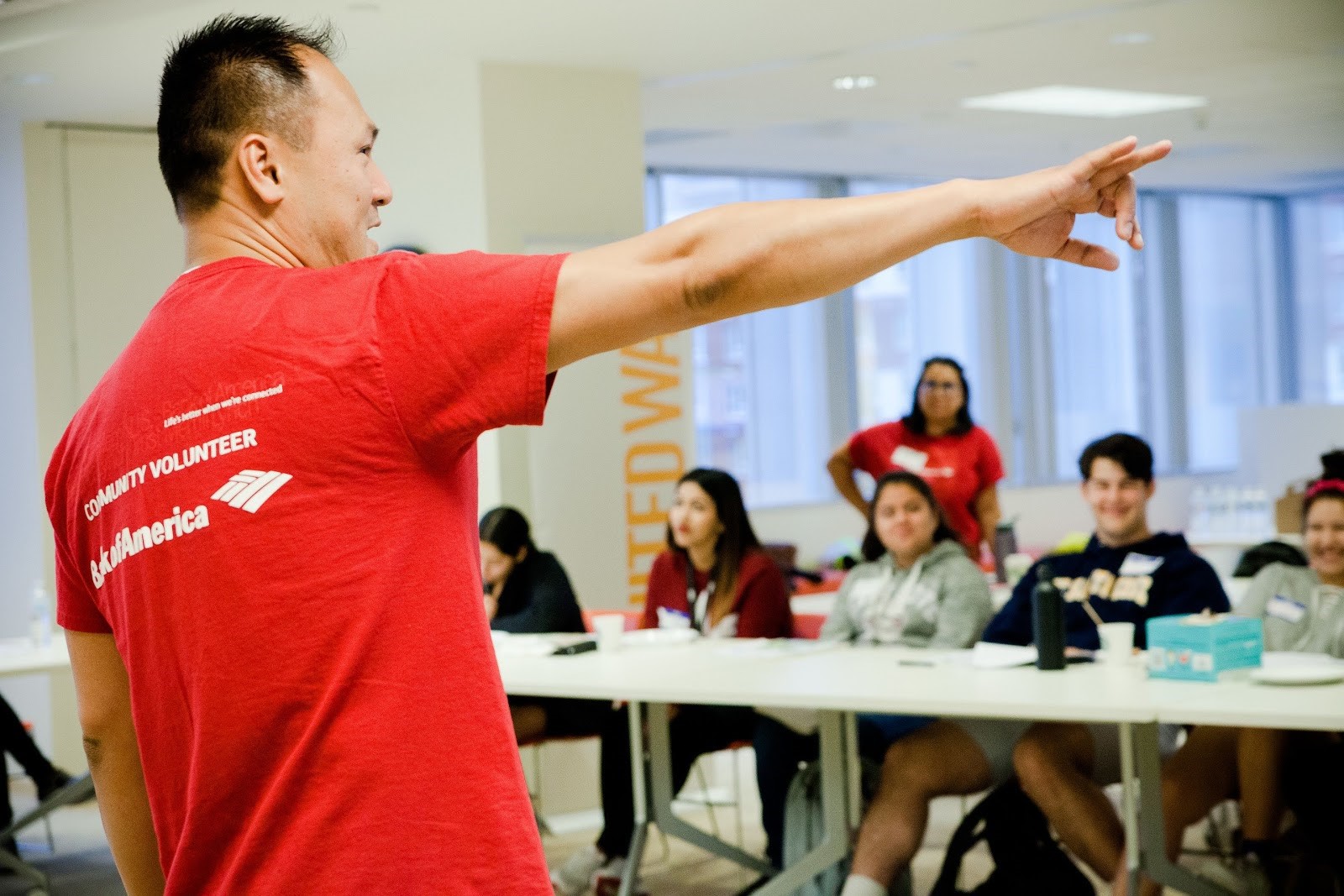 Bank of America's Anh Nguyen teaches a Better Money Habits workshop to high school students through United Way of Greater Los Angeles' Young Civic Leaders Program.