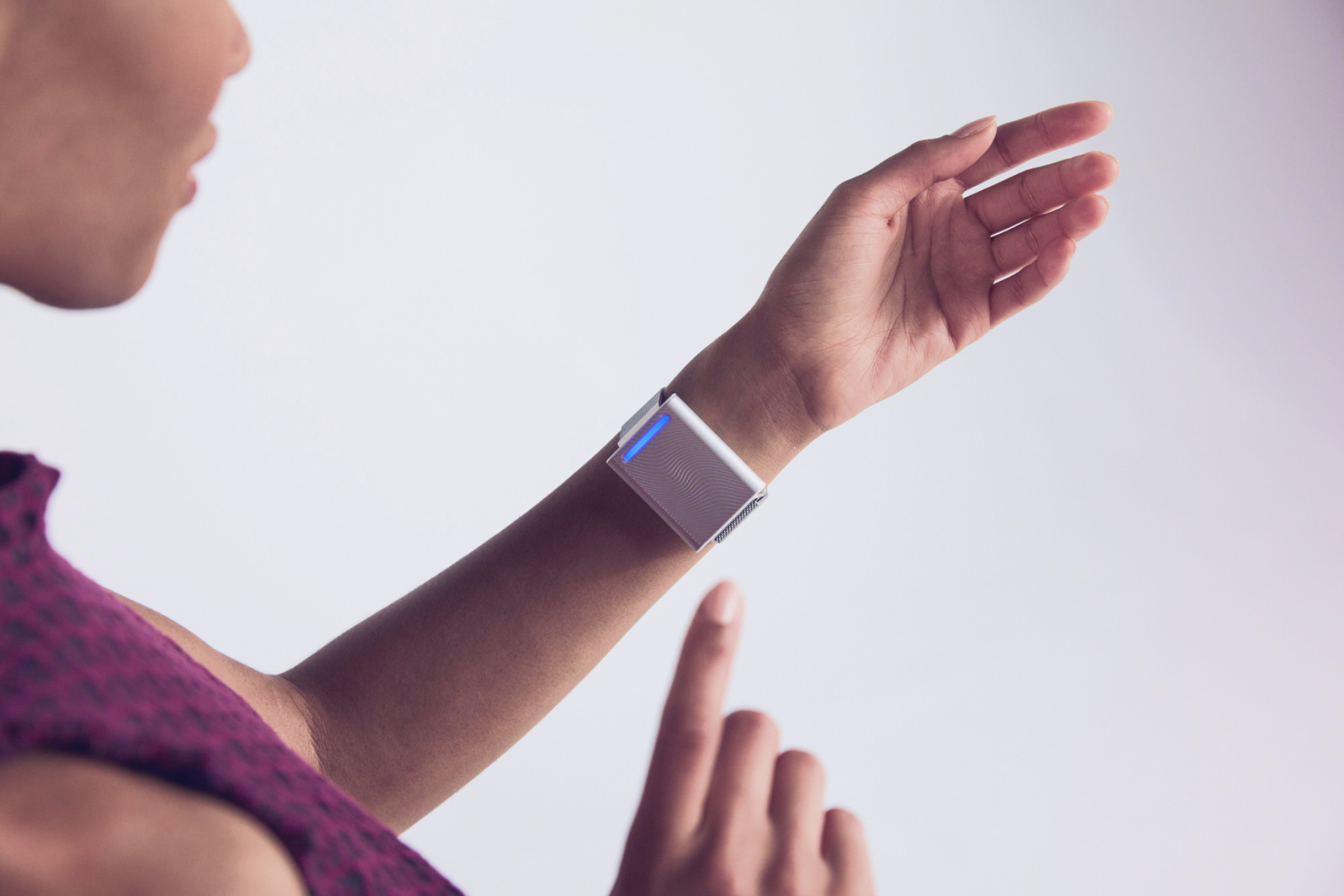 Embr Wave is a bracelet that controls your body temperature - GadgetMatch
