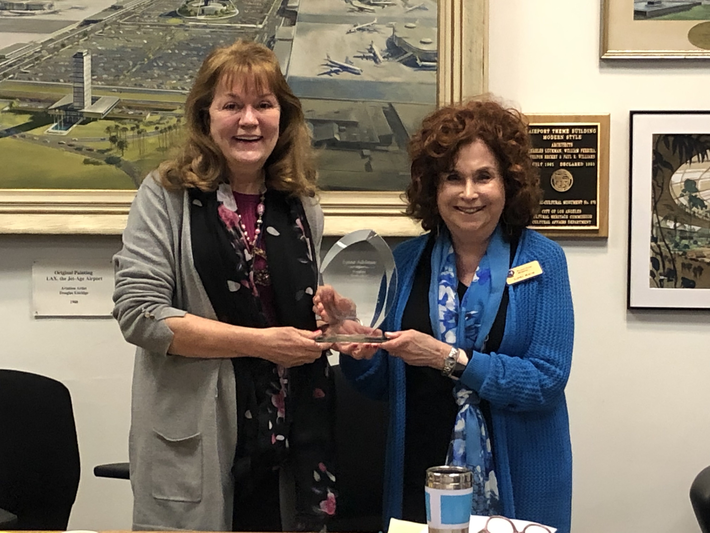 Outgoing President Lynne Adelman received plaque from VP Lori Keir