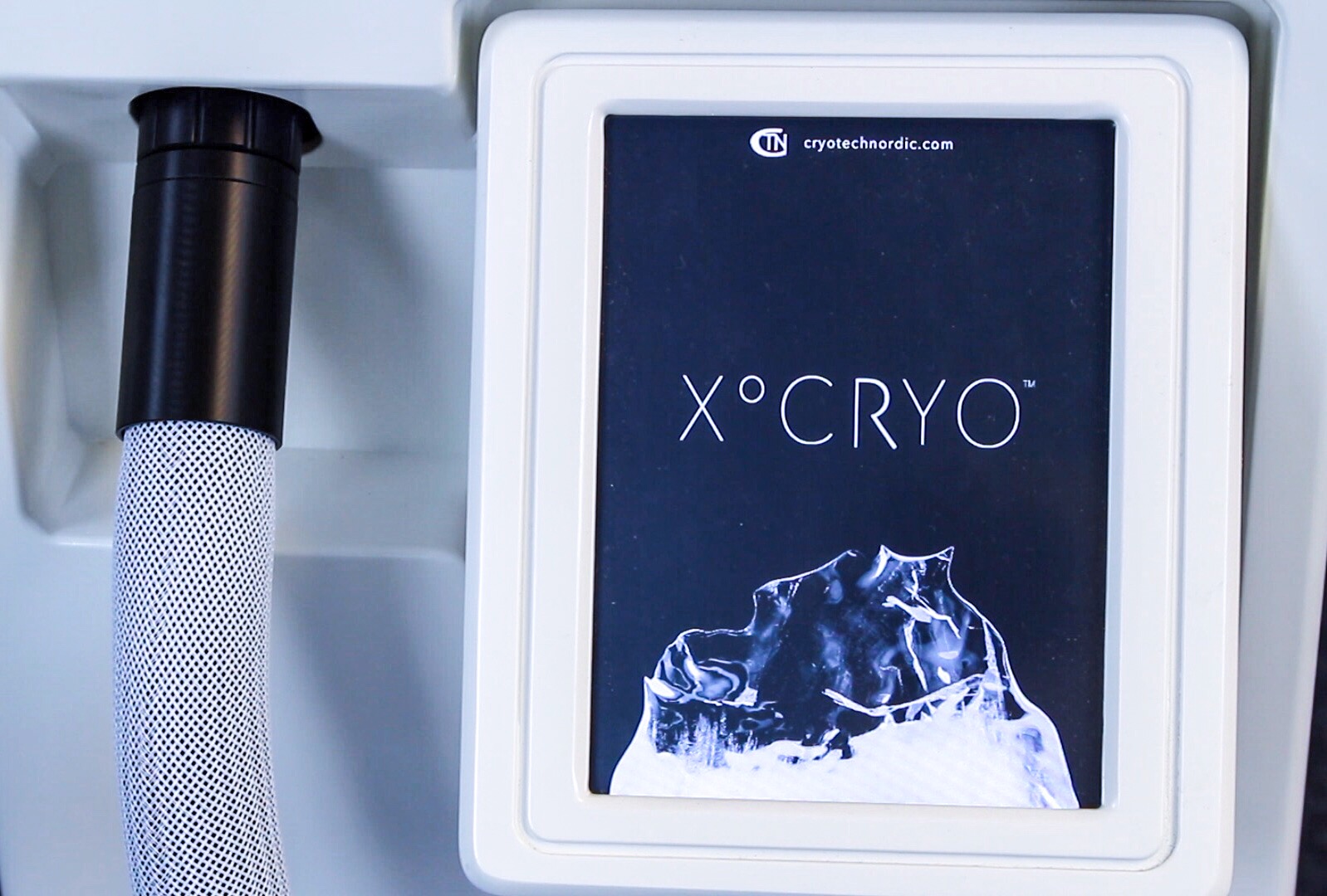 X°Cryo™ Touchscreen Display