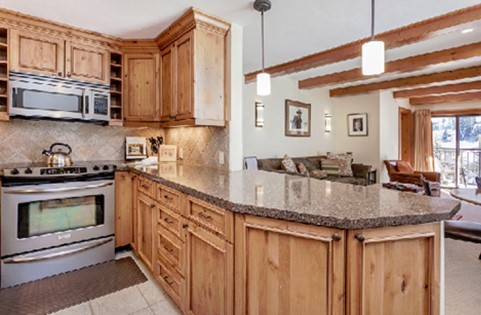 All Antlers at Vail guest suites include fully equipped kitchens and spacious dining and living areas, as well as private balconies with gas grills.