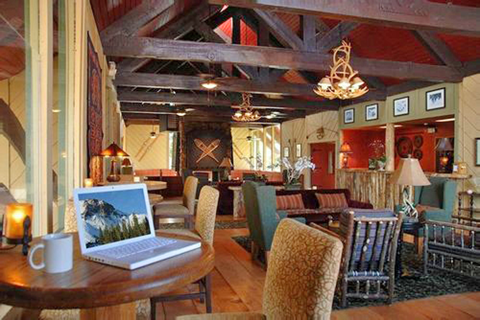 With classic Sierras ski haus styling, the Sierra Nevada Resort & Spa offers guest convenient in-town digs and a “California’s Best Ski Resorts and Inns” experience.