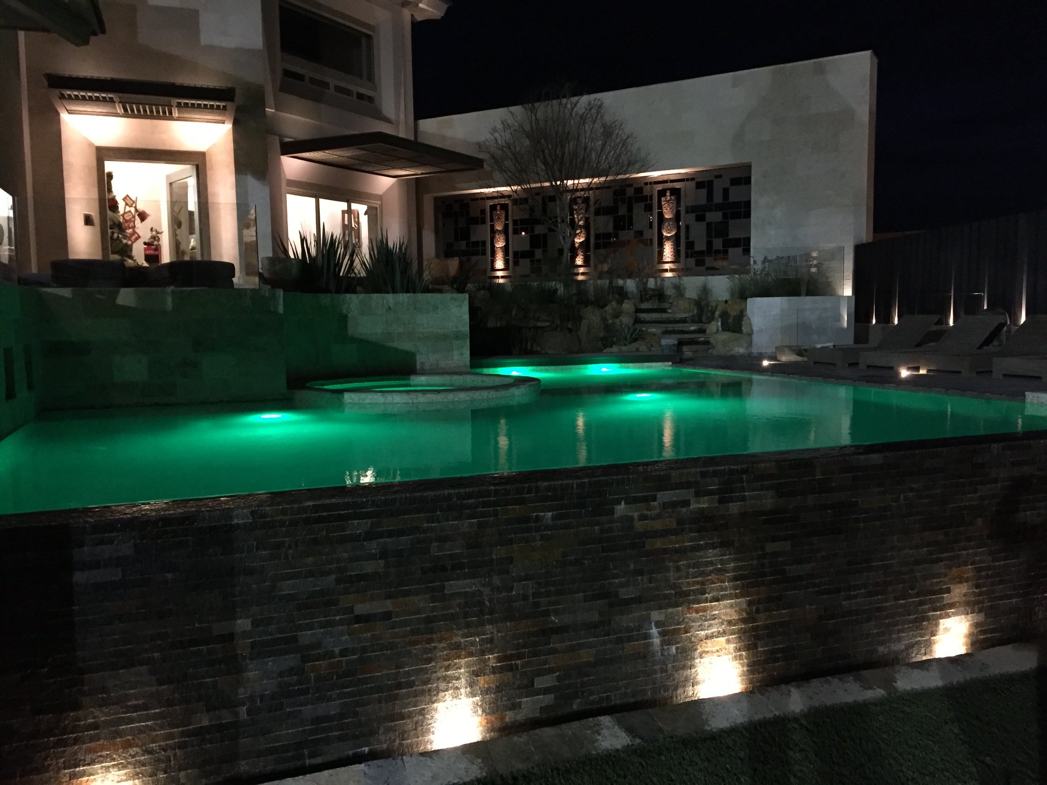 Penetron partner: 3 Cincuentayuno Luxury Pools, based in Monterrey, México, designs and builds “aquatic spaces,” or rather, pools as architectural and ornamental (and waterproofed) elements.