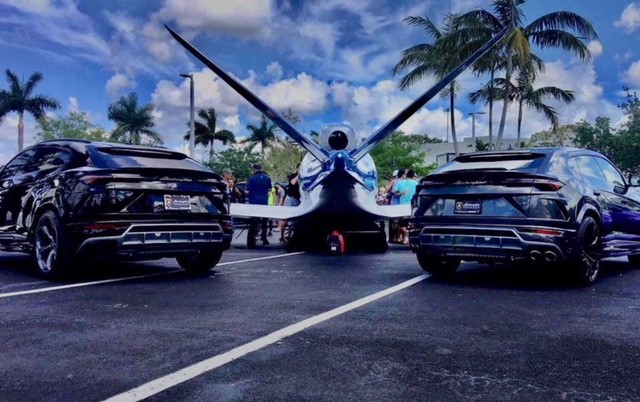 2019 Lamborghini Urus with a Cirrus Aircraft