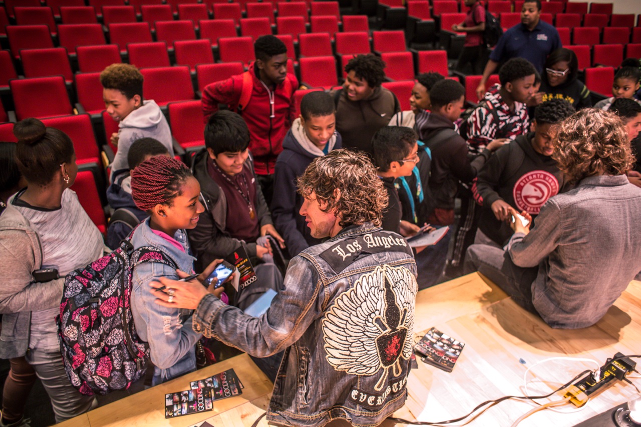 Gooding Speaks with Students after Concert