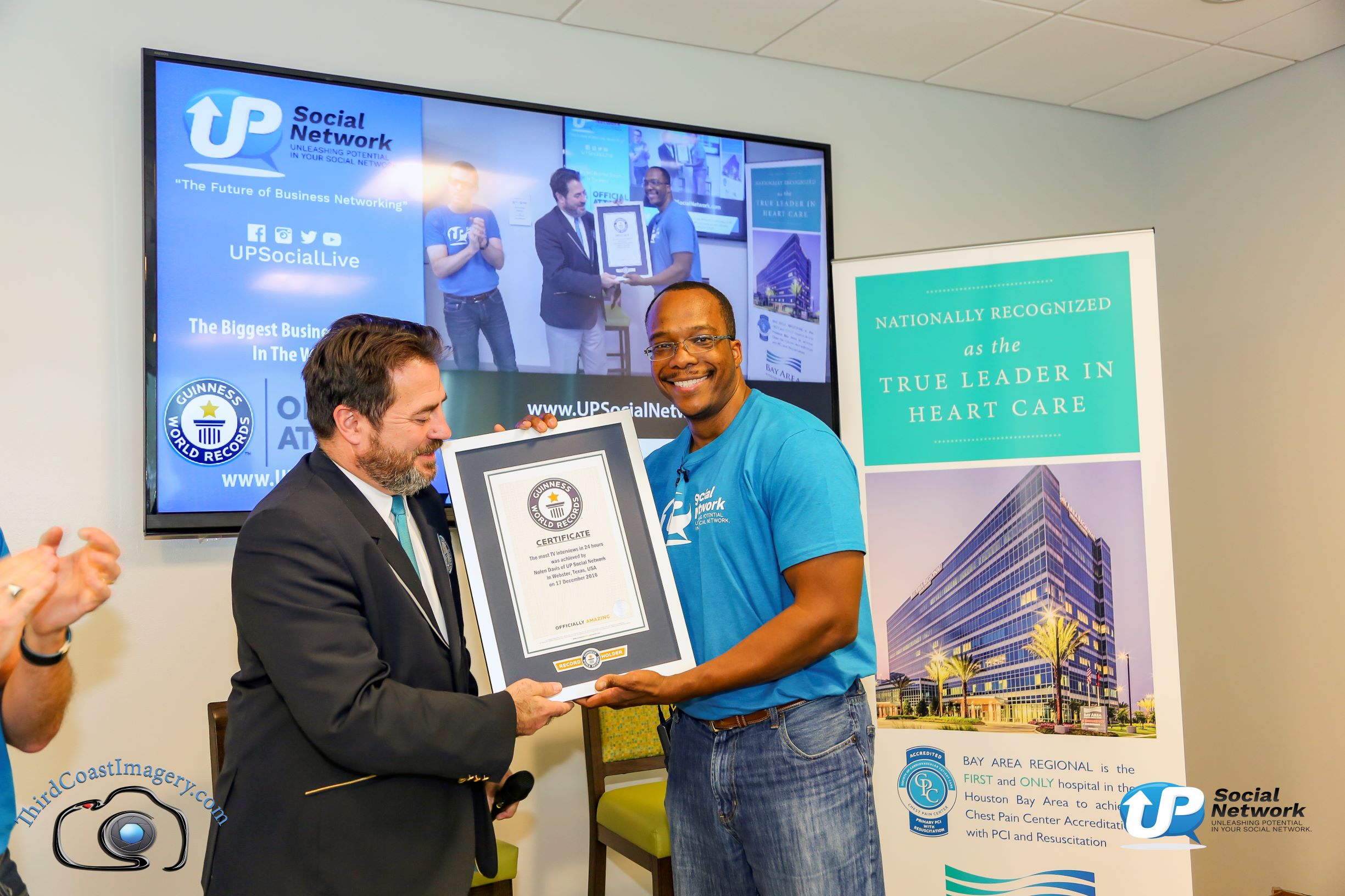 Nolen Davis of UpSocial Network Receives Guinness World Record for Most Interviews In Hour