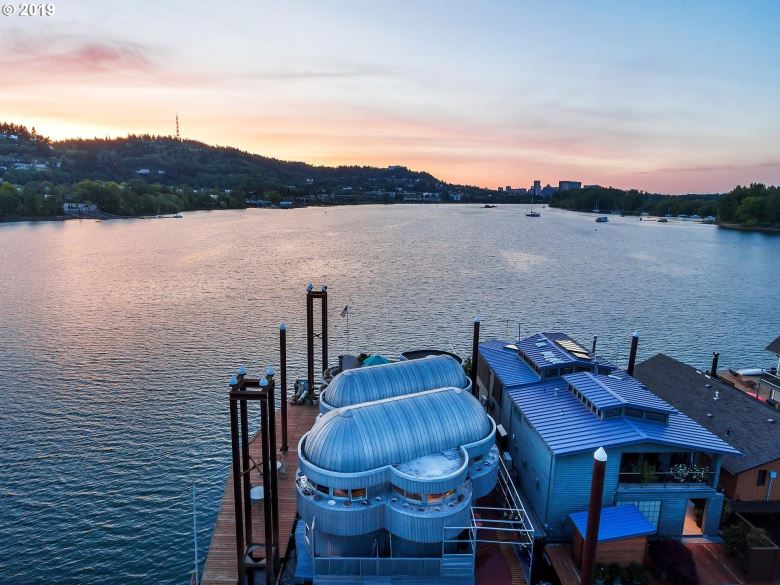 One-of-a-kind floating masterpiece ready to be your next home in Portland, Oregon.
