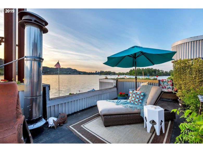 Enjoy a lifestyle like no other on the Willamette River in Portland, Oregon.