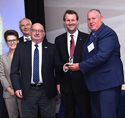 Heilind receives Amphenol distributor award at EDS