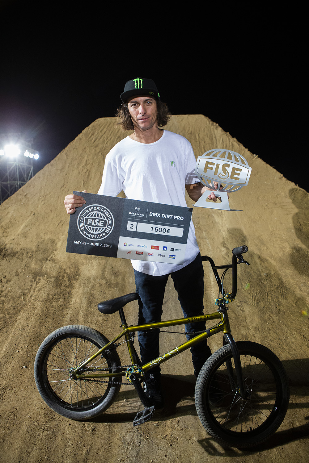 Monster Energy’s Leandro Moreira Takes Second Place in BMX Dirt at FISE Montpellier