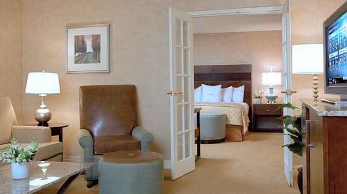 DoubleTree by Hilton Hotel Boston Bedford Glen Guest Room Suite