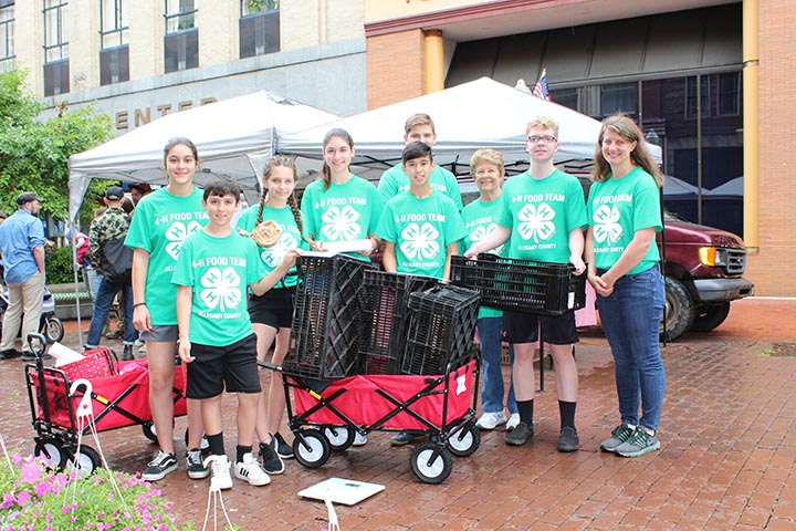 4-H Food Team and local volunteers on the first day of collections.