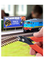 The Xuron® Model 2175B Track Cutter features Micro-Shear® blade bypass cutting action which leaves clean square cuts.