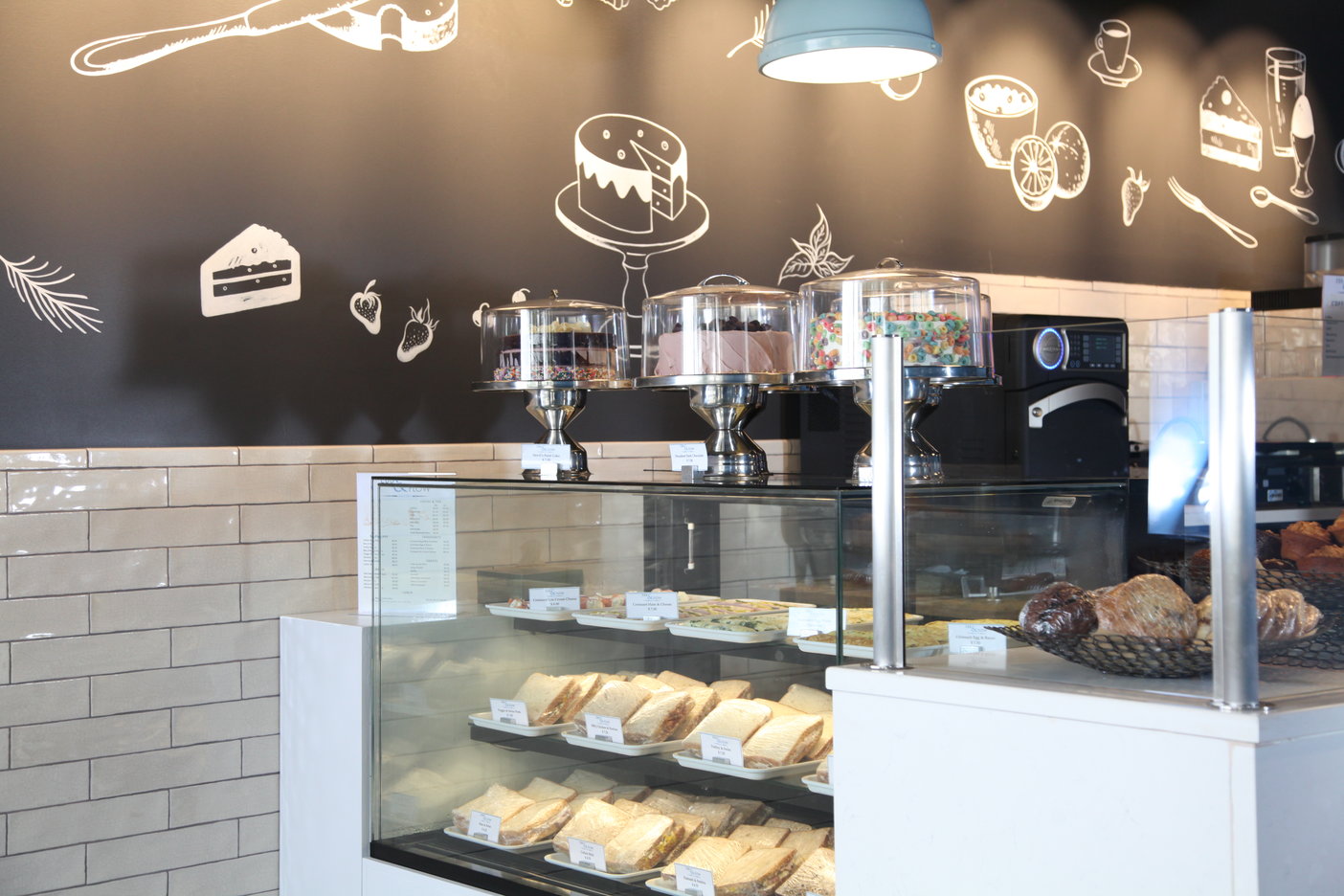 An inside look at Ebb & Flow, the new grab-and-go dining option at ONE°15 Brooklyn Marina. The concept is helmed by renowned pastry chef Francois Payard.